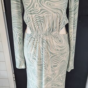 Long sleeve Midi dress with cut-outs